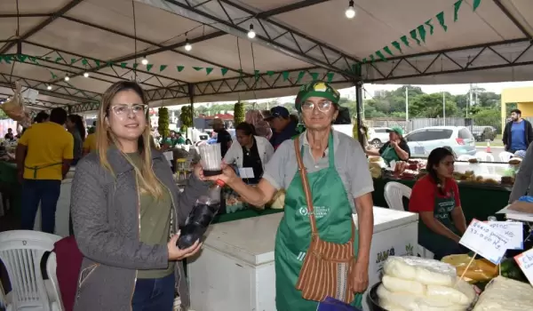 La Asociaci�n de Mujeres Productoras Virgen de Caacup� en las Ferias de la Agricultura Familiar del MAG.