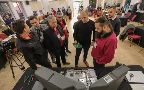 Verificaci�n t�cnica de m�quinas de votaci�n para t�cnicos de la ANR.