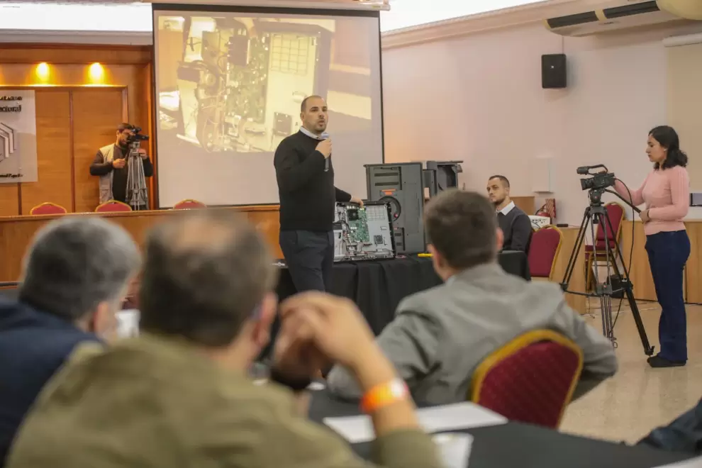 Verificaci�n t�cnica de m�quinas de votaci�n para t�cnicos de la ANR.