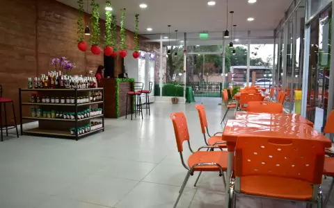 En la ciudad de Estanzuela productores y comerciantes de frutilla tienen su flamante centro de ventas.