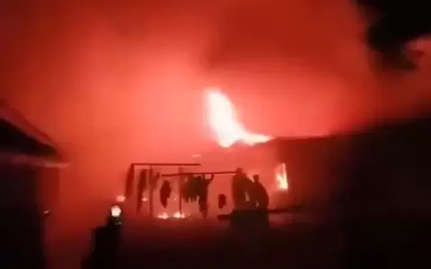 Un incendio en una escuela femenina del centro de Kenia deja al menos diez alumnas muertas.
