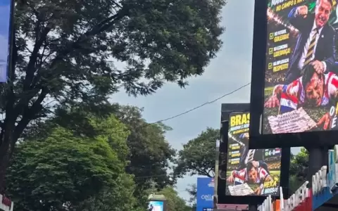 Carteles ofensivos en contra de Paraguay en Ciudad del Este.