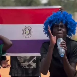 Ni�os de Uganda alientan a Paraguay antes del Mundial 2026
