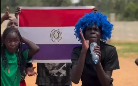 Ni�os de Uganda alientan a Paraguay antes del Mundial 2026