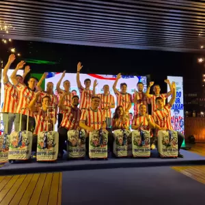 ueno bank entreg� paquetes al Mundial a sus clientes fieles ganadores de la campa�a "Todo por ganar"