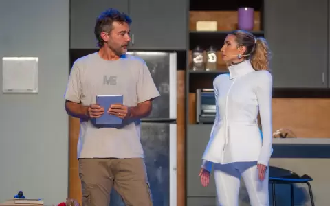 "Cortocircuito" obra teatral con Yayo Guridi, Pedro Alfonso y Diego Ramos, junto a Juli Poggio, Vivi Saccone y Ana Paula Buljubasich.