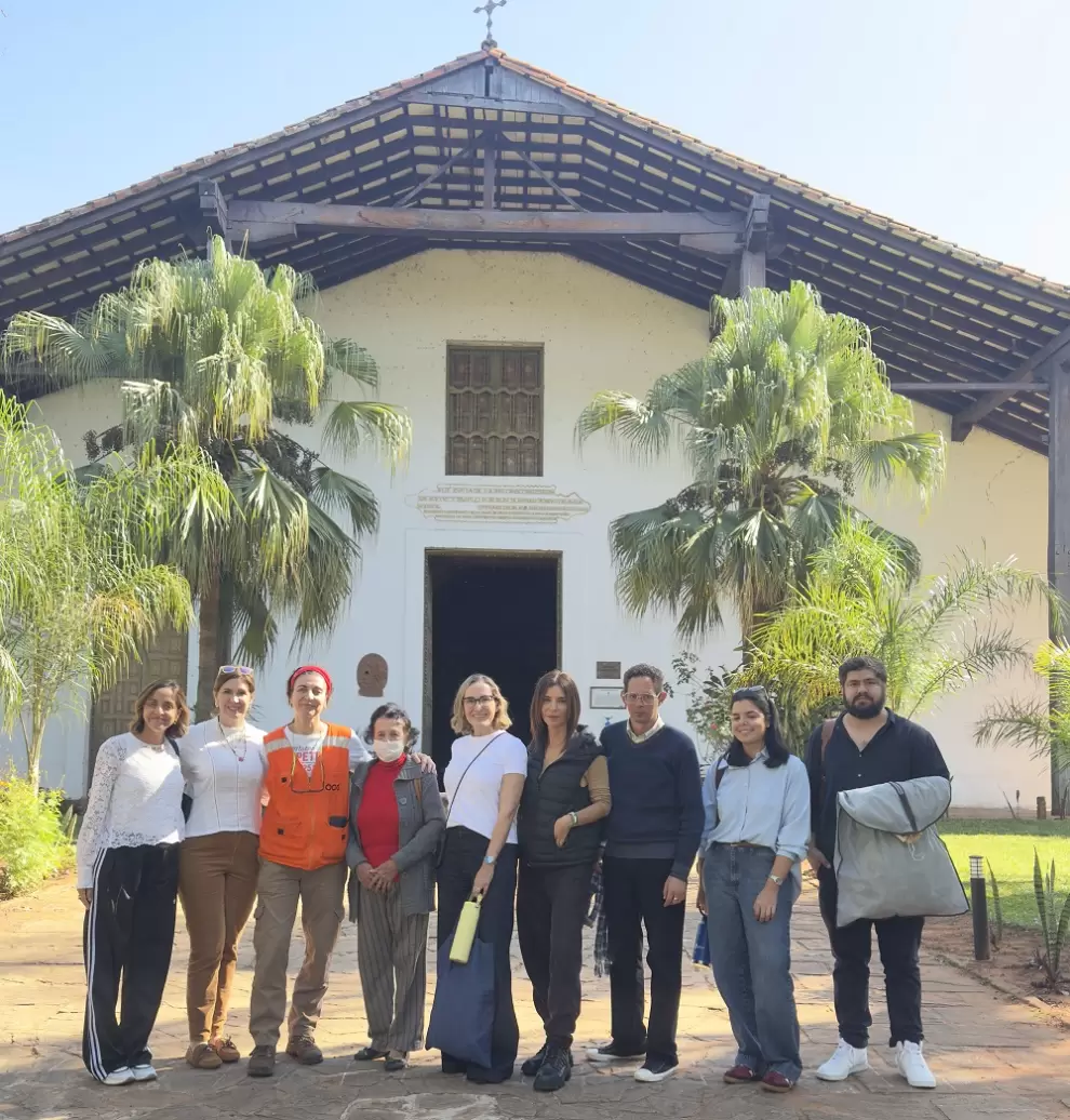 Equipo involucrado en el proyecto "Vistiendo santos".