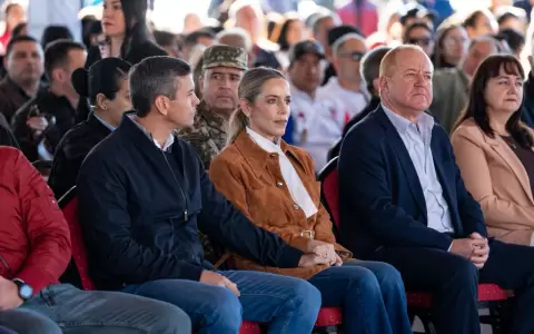 Santiago Pe�a y la primera dama.