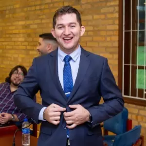Pedro Acu�a es electo intendente de Ciudad del Este tras renuncia de Dani Mujica