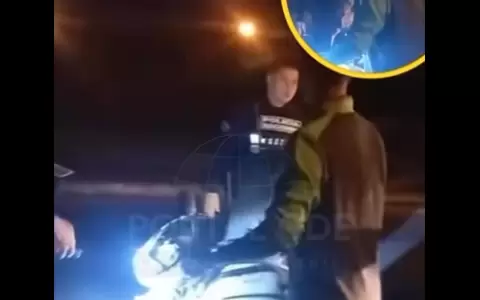 Policia agrede a joven durante un control de rutina.