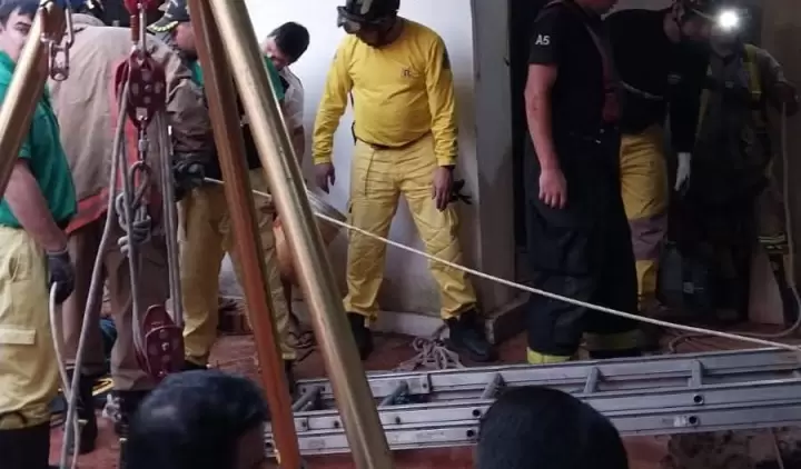 Muere obrero tras colapso de una profunda perforaci�n en Villa Elisa.