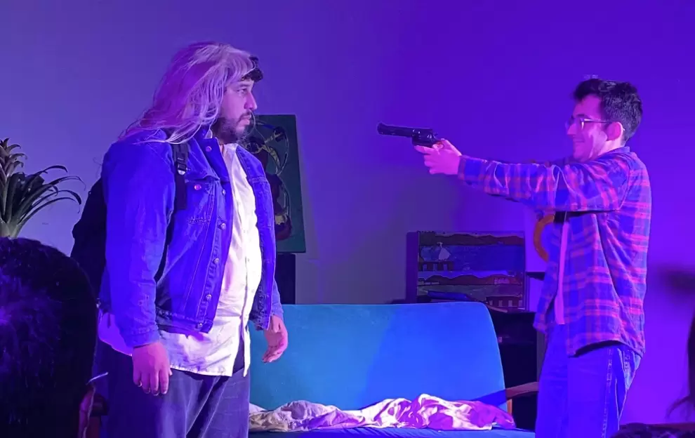 Puesta en escena de "Hablemos a calz�n quitado". Cortes�a