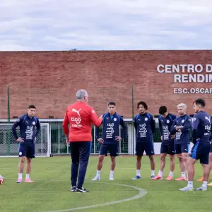 Albirroja: Gustavo Alfaro confiesa que no tiene definido al arquero que atajar� en el Mundial