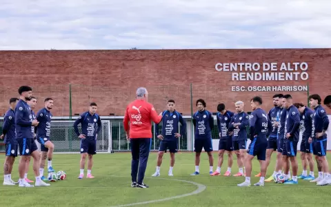 Albirroja: Gustavo Alfaro confiesa que no tiene definido al arquero que atajar� en el Mundial