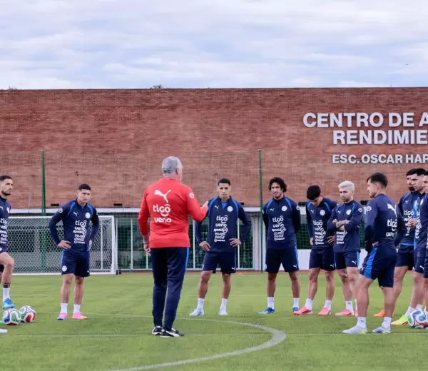 Albirroja: Gustavo Alfaro confiesa que no tiene definido al arquero que atajar� en el Mundial