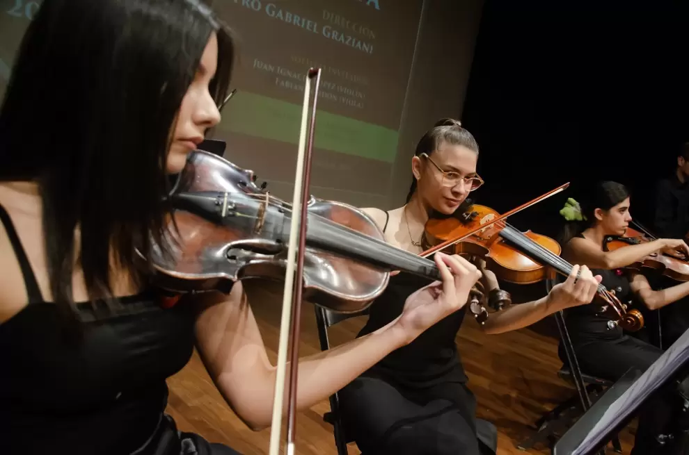 Integrantes de la Orquesta de C�mara Juvenil del CCPA.