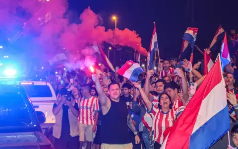 La ilusi�n tom� vuelo: multitudinaria despedida a la Albirroja