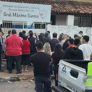 Denuncian irregularidades y hechos de violencia frente al Colegio Máximo Santos
