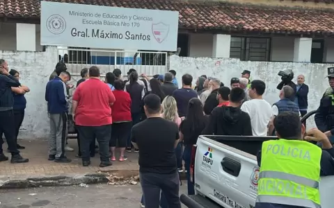 Incidentes frente al Colegio Maximo Santos.