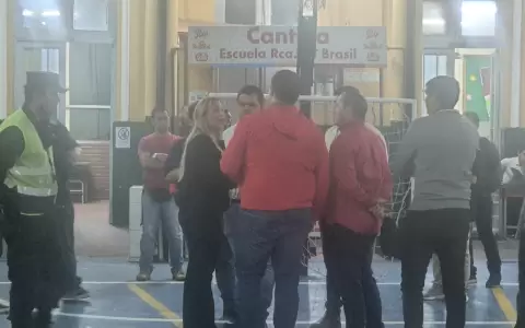 Denuncian supuesta falsificaci�n de acreditaciones para apoderados en la Escuela Brasil.