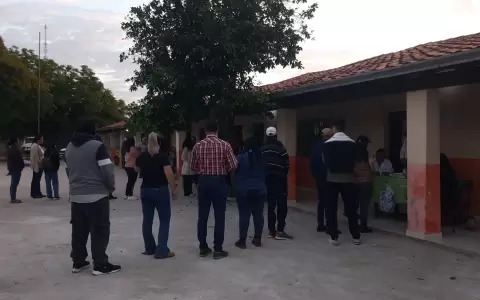 Cierran locales: TSJE recuerda que votantes en fila podr�n sufragar