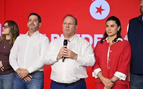 Camilo P�rez ganador de las elecciones internas municipales.