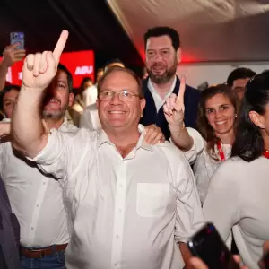 Oficialismo se impone a una disidencia que no logró reaccionar