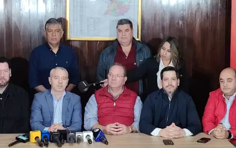 Conferencia de Camilo P�rez junto a Dani Centuri�n y otros.
