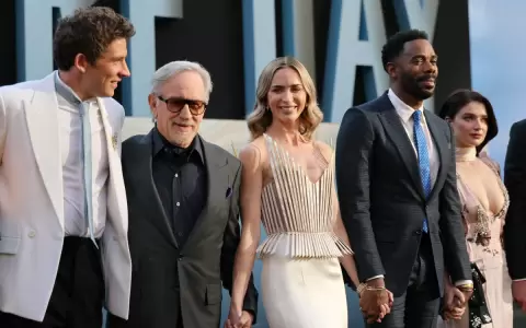 Josh O'Connor, Steven Spielberg, Emily Blunt, Colman Domingo y Eve Hewson asisten a la premiere estadounidense de "El d�a de la revelaci�n".