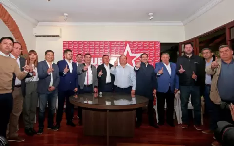 Equipo de Hugo Vel�zquez y con Camilo P�rez y equipo.