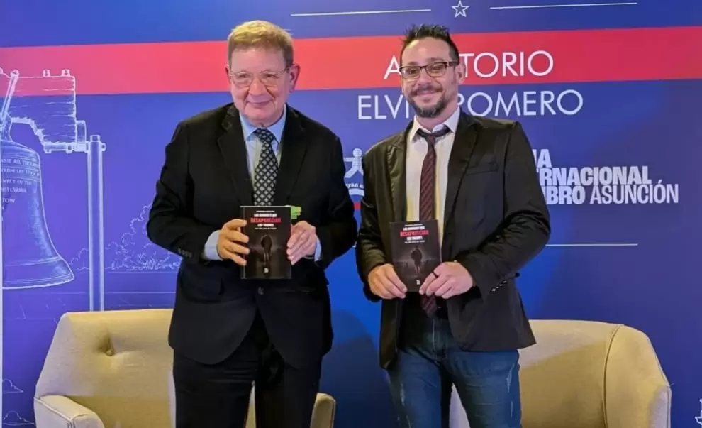 Carlos Martini y Eduardo Quintana en la presentación del libro en la FIL Asunción 2026. Cortesía