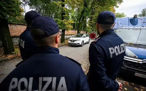 Polic�a de Italia.