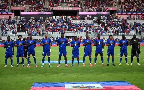 La selecci�n de Hait� antes del inicio de un partido amistoso frente a Per� en el Nu Stadium de Miami.