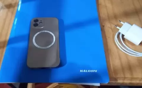 Celular encontrado tras requisa en la celda de Ram�n Gonz�lez Daher y su hijo.