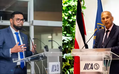 El presidente de Guyana, Irfaan Ali, y el Director General del IICA, Muhammad Ibrahim.