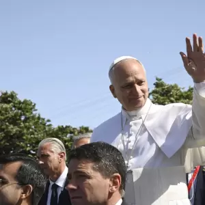 El Papa Le�n XIV durante un encuentro con las realidades de integraci�n de los migrantes, en la Plaza del Cristo de La Laguna, en las islas Canarias.