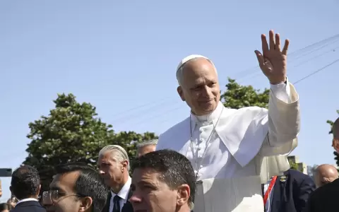 El Papa Le�n XIV durante un encuentro con las realidades de integraci�n de los migrantes, en la Plaza del Cristo de La Laguna, en las islas Canarias.