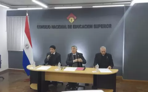 Conferencia de prensa del MEC.