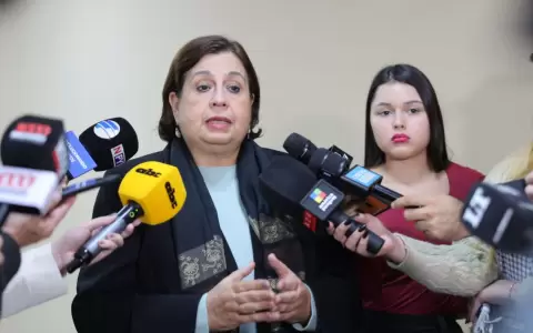 Esperanza Martinez, senadora.