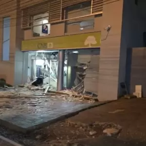 Asalto tipo comando en Santa Rita: atacan a tres bancos, una casa de cambio y huyen tras incendiar veh�culos