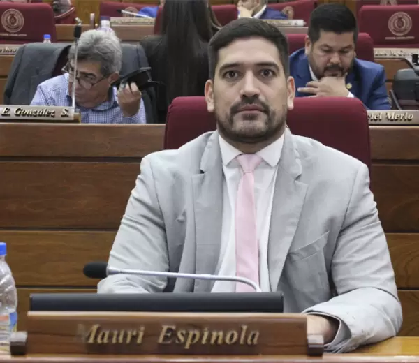 Mauricio Espinola.