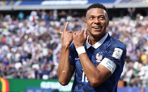Con el doblete ante Senegal, Mbapp� se convirti� en el m�ximo goleador hist�rico de Francia en los Mundiales.