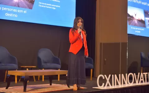 Raquel Dentice durante el lanzamiento CX Innovation Day 2026.