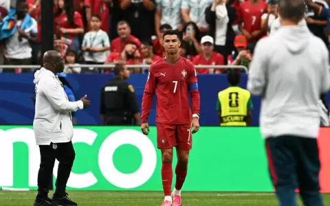 Cristiano Ronaldo jug� todo el partido, pero no estuvo fino de cara a la porter�a congole�a.