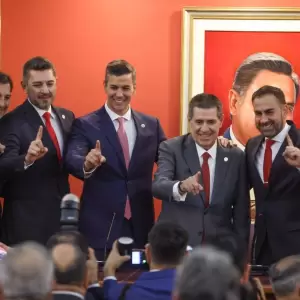 Ante la ANR, Pe�a anuncia peque�a suba del salario m�nimo, apenas G. 145 mil