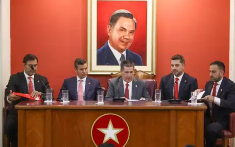 Santiago Pe�a y Horacio Cartes en la ANR.