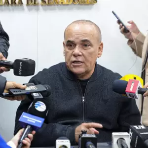 "Bachi" N��ez defiende aumento del salario m�nimo y pide a la oposici�n bajar de "su arasa mata"