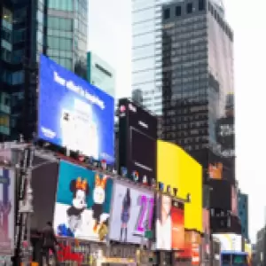 Tensi�n en Times Square: un violento incidente deja un herido tras el desfile de los Knicks