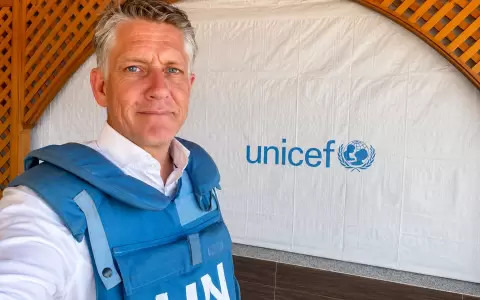 Portavoz de UNICEF, James Elder.