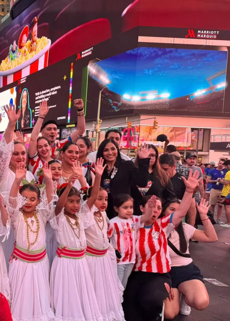 Las ni�as del Grupo Folkl�rico del Centro Paraguayo de Nueva York llevaron la m�sica y las danzas tradicionales al coraz�n de Manhattan.